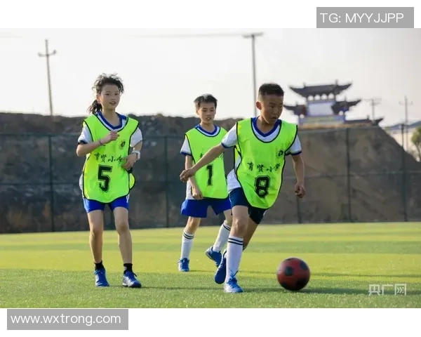 寸头足球星带你走进绿茵场 领略速度与激情的极限挑战