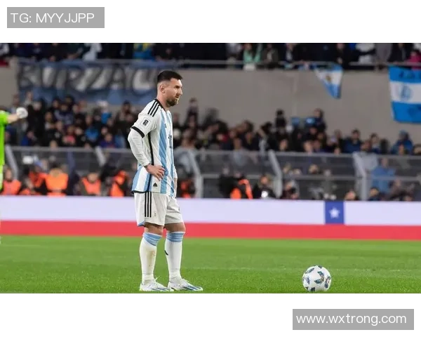 梅西荣登历史最佳球星排名榜第一位置引发全球热议