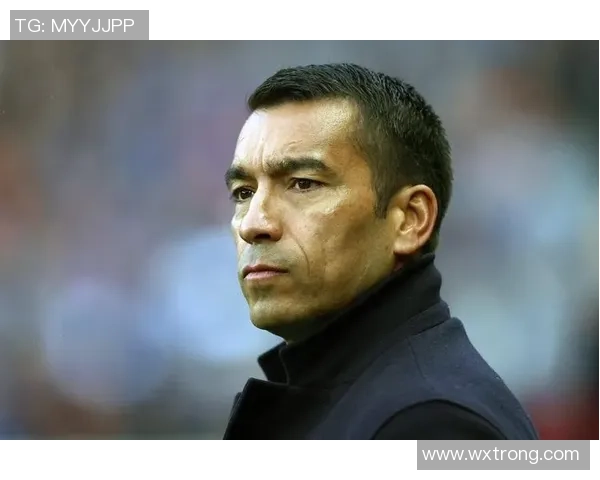 荷兰足球明星四号球员介绍与成就分析